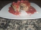 receta y postre: Tortitas con virutas de chocolate y salsa de fresas