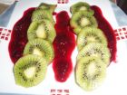 receta y postre: Kiwis con salsa de frutos del bosque